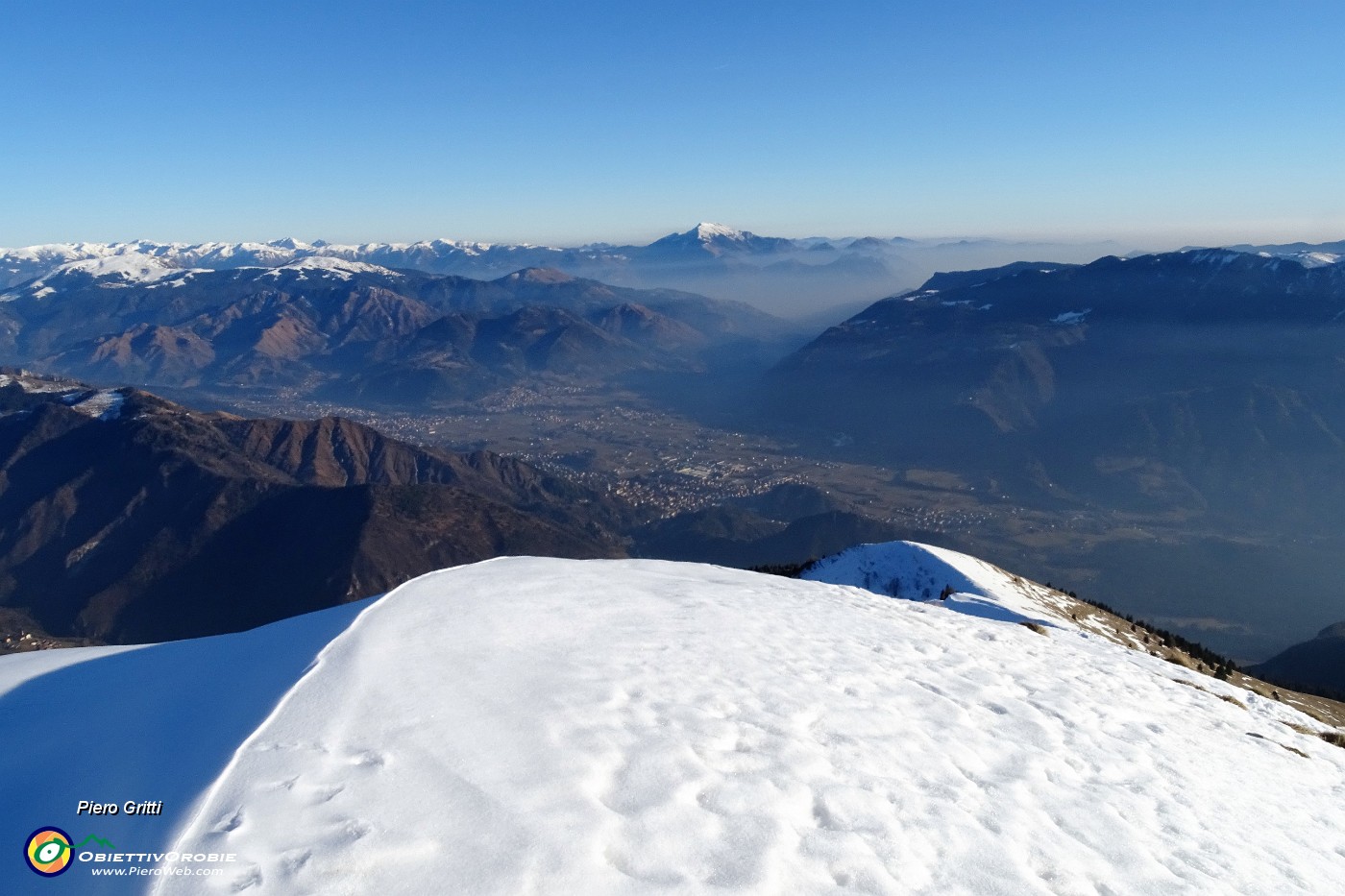 81 Scendiamo distanti dalle cornici.JPG